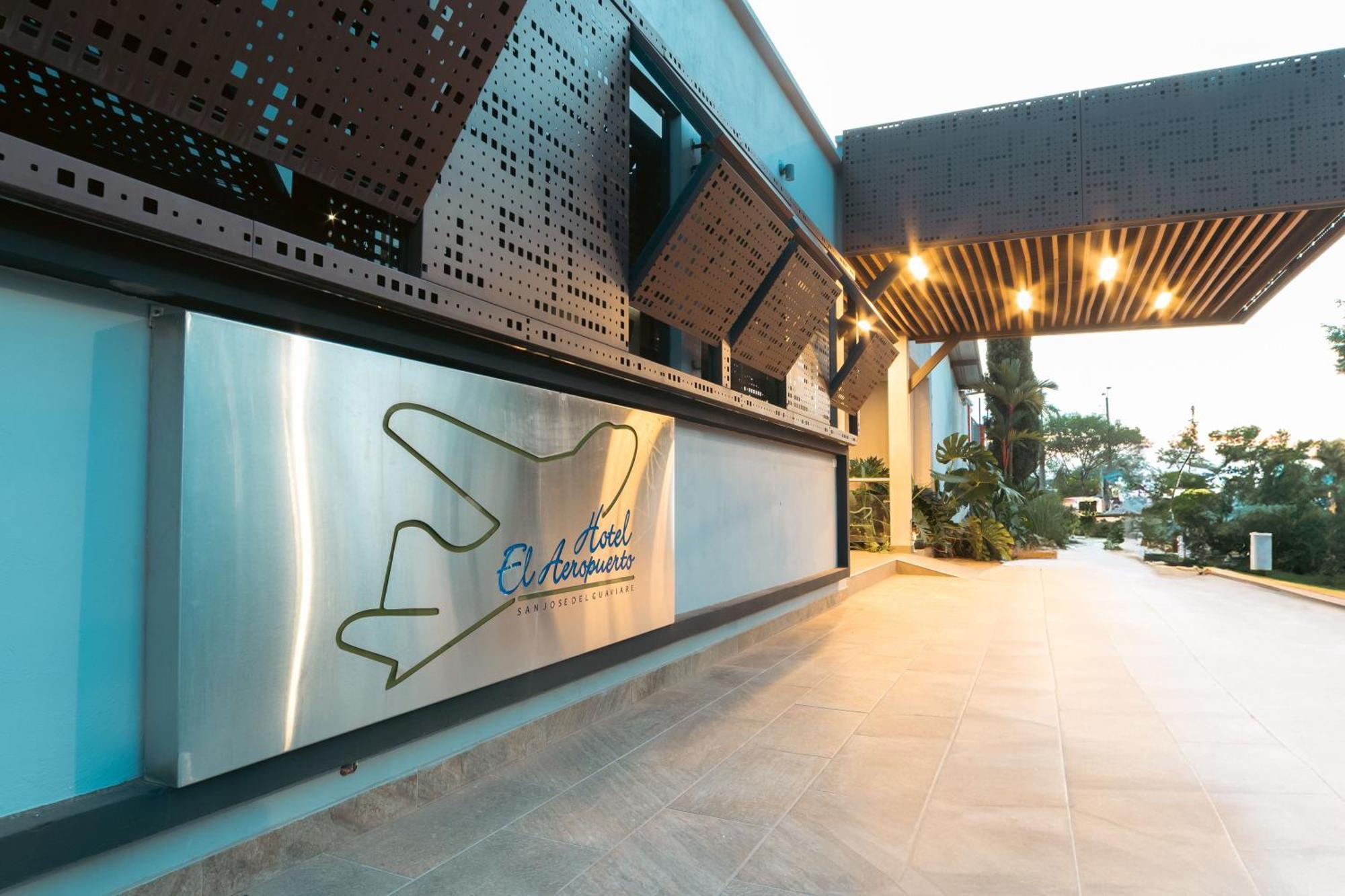 Hotel El Aeropuerto Сан-Хосе-дель-Гуавьяре Экстерьер фото
