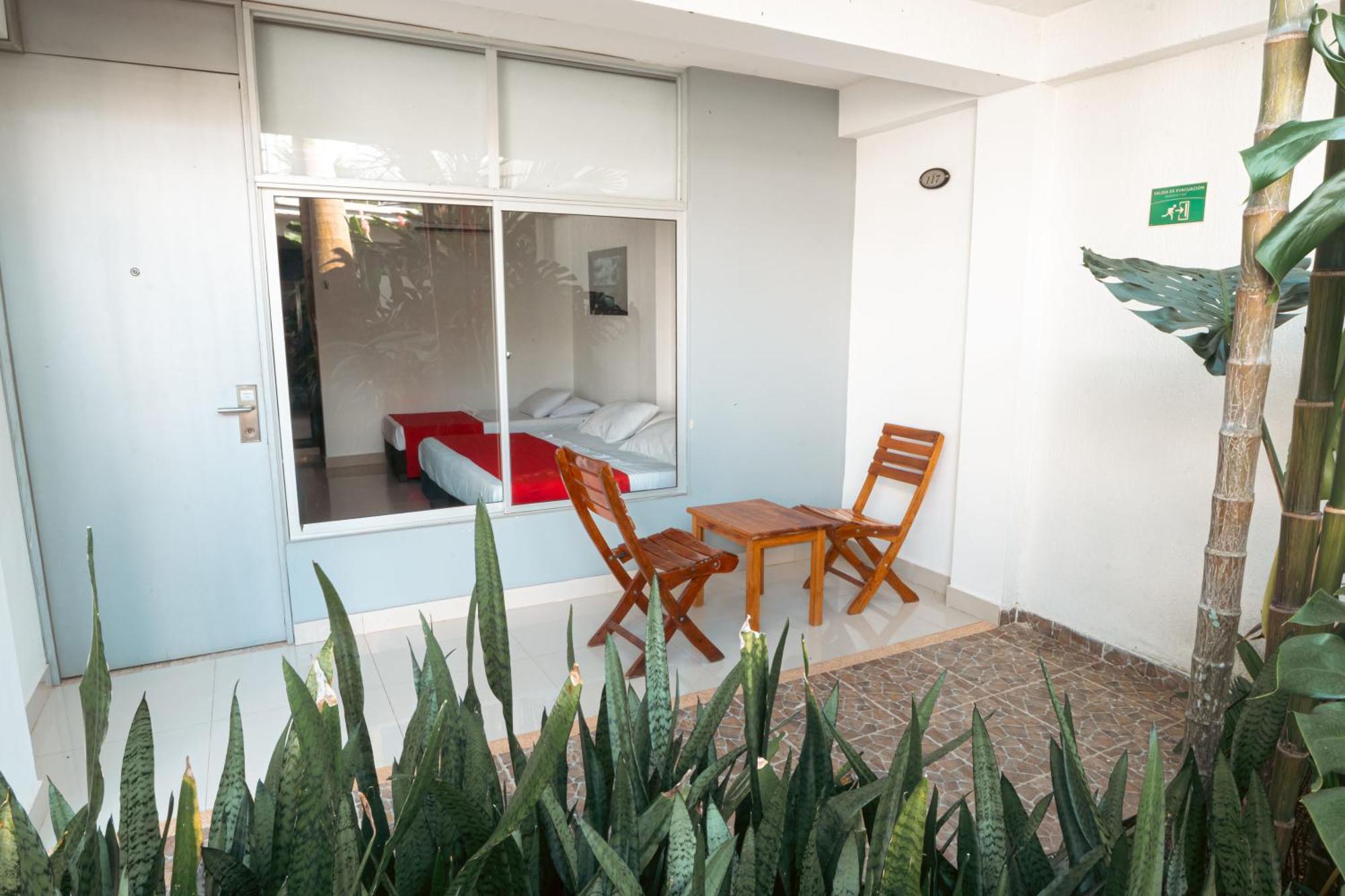 Hotel El Aeropuerto Сан-Хосе-дель-Гуавьяре Экстерьер фото
