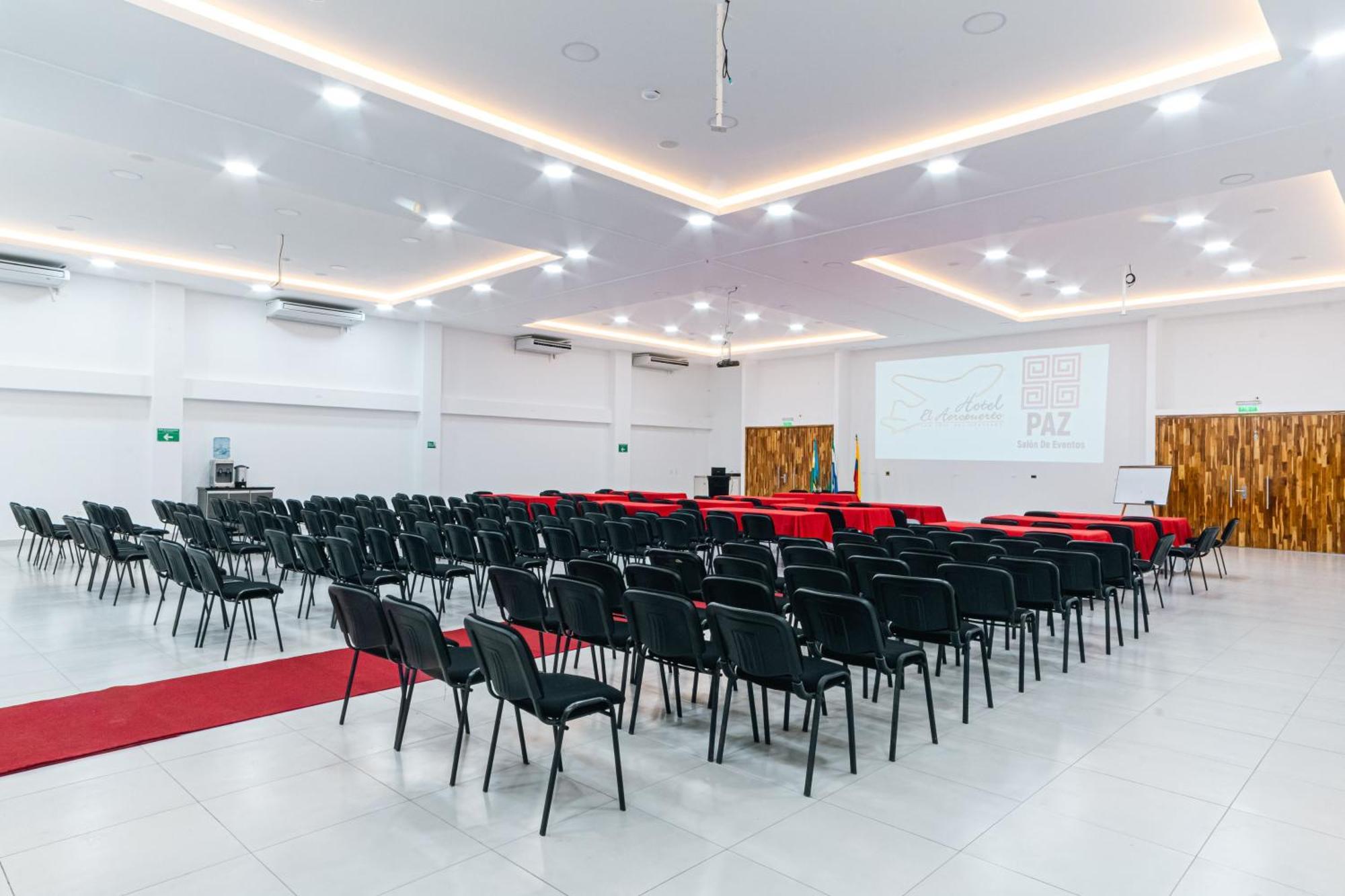 Hotel El Aeropuerto Сан-Хосе-дель-Гуавьяре Экстерьер фото