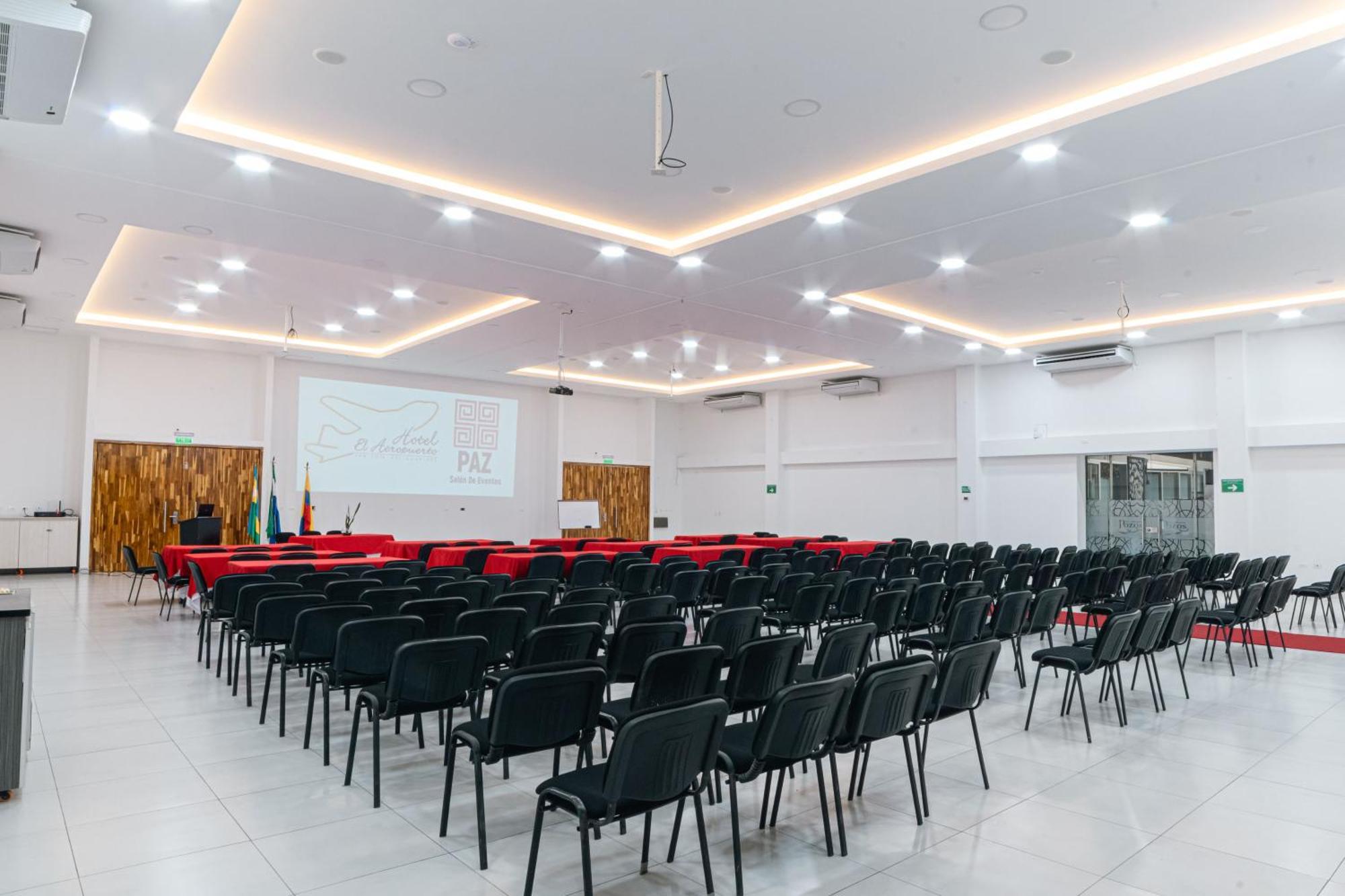 Hotel El Aeropuerto Сан-Хосе-дель-Гуавьяре Экстерьер фото